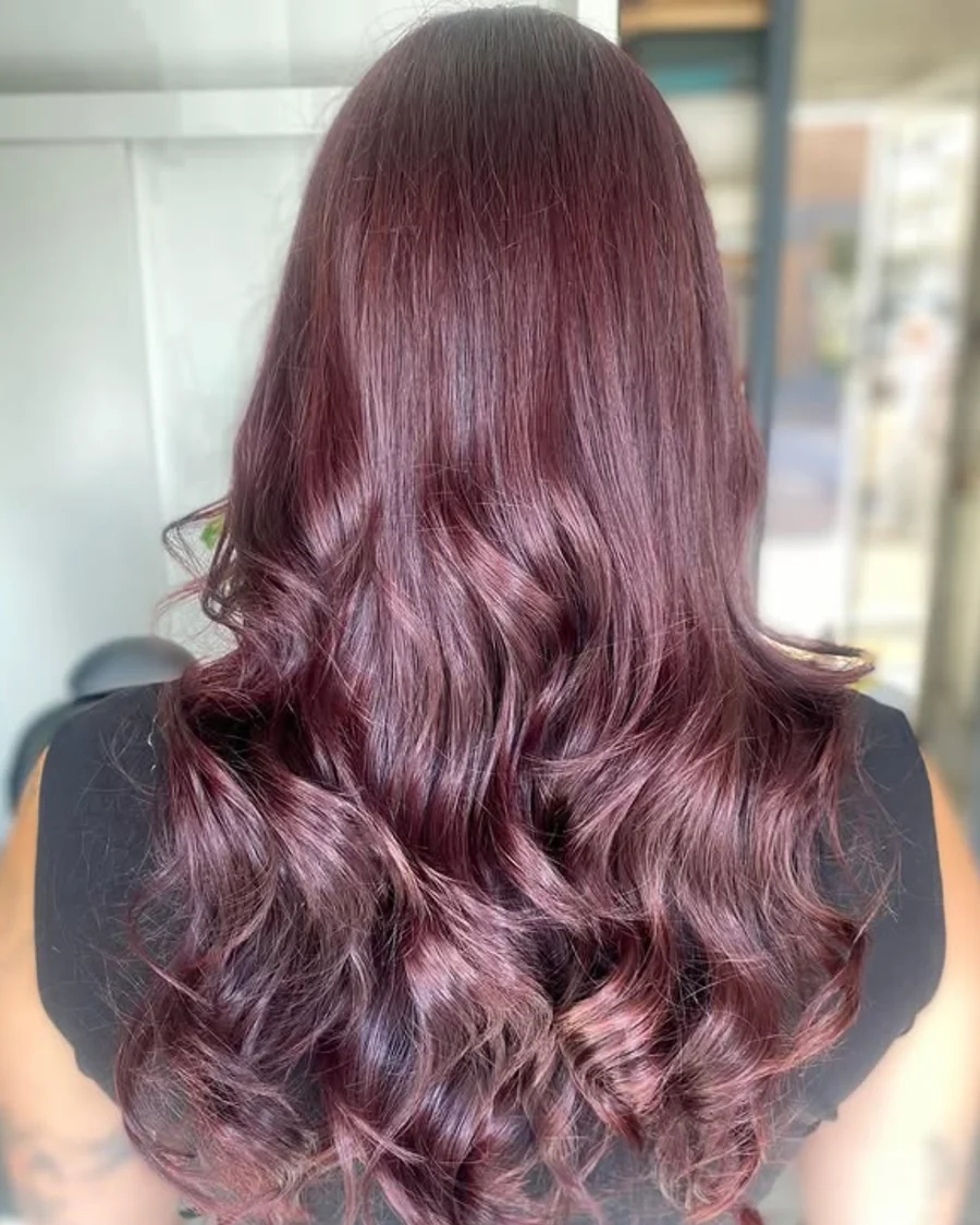 Après : coloration acajou profond et lumineux réalisée au Comptoir des Couleurs, coloriste à Dunkerque