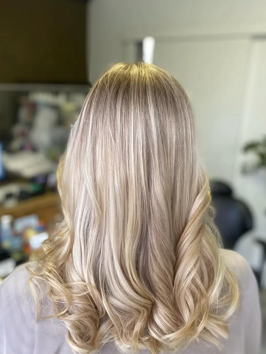 Blond polaire et patine réalisés au salon Comptoir des Couleurs à Dunkerque