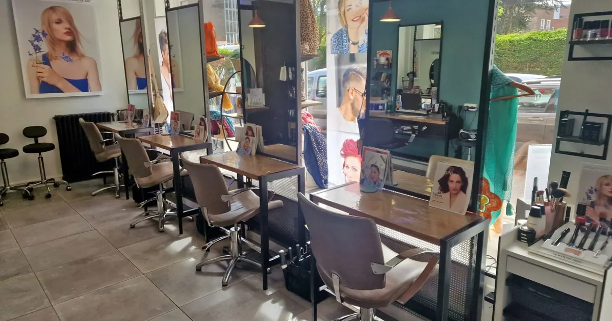 Postes de coiffage du salon de coiffure à Dunkerque